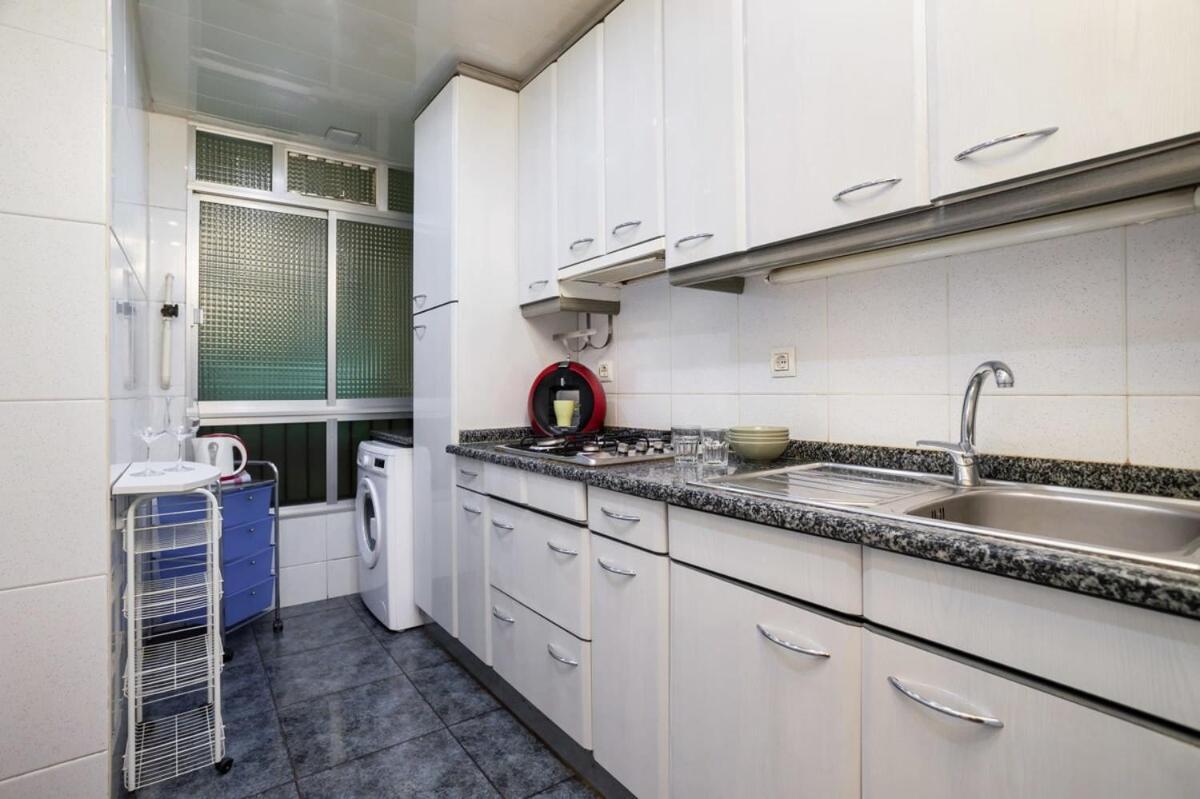 Next To Sagrada Familia 4-Bedroom Apartment 바르셀로나 외부 사진